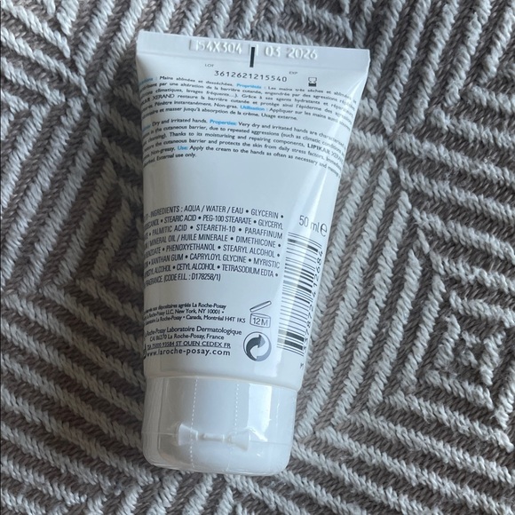 La Roche Posay Skincare Set - Picture 2 of 9